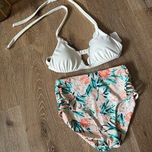 Hawaiian link white‎ and green scalloped floral bikini set size small